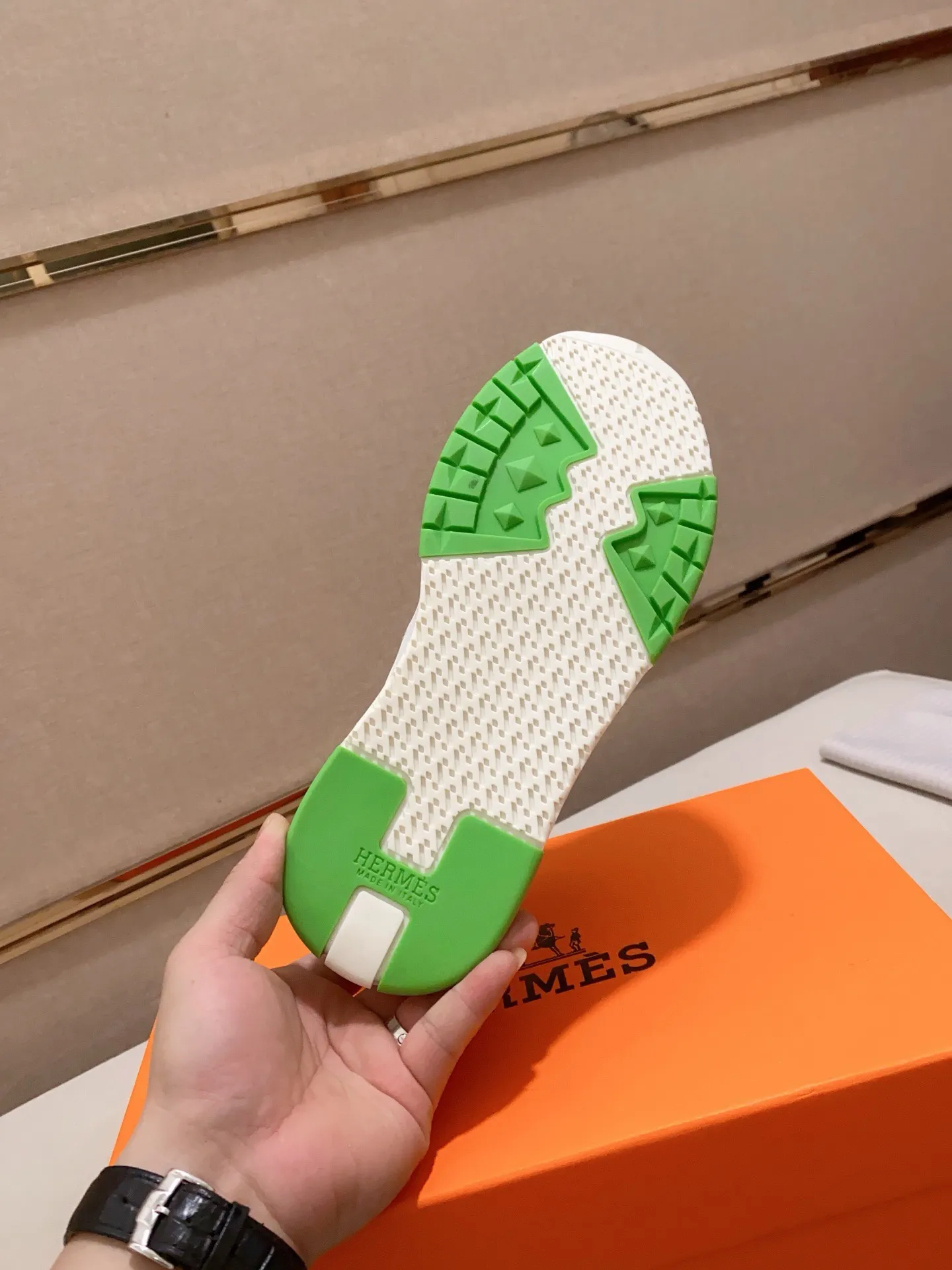 Ex-factory price: 500💰《HERMES》【Classic original single version】Hermès; top 🔝purchasing agent🔍🔍men's latest 🇺🇸sold simultaneously, original imported from Italy ▲▲first-layer cowhide ▲▲ (high-end, nobility and class) ) Exquisite workmanship (Italian 🇮🇹 imported water-dyed 🐂 cowhide lining) sole: original sole provided by the original factory, ⚠️exclusive double-layer activity·TPR·rubber·combined molded outsole; super comfortable·wear-resistant·non-slip·environmental protection The real thing is more beautiful when photographed in kind (high quality, following orders), you can come in and out at will * Number of yards: 38·39·40·41·42·43·44# (can be customized 45.)